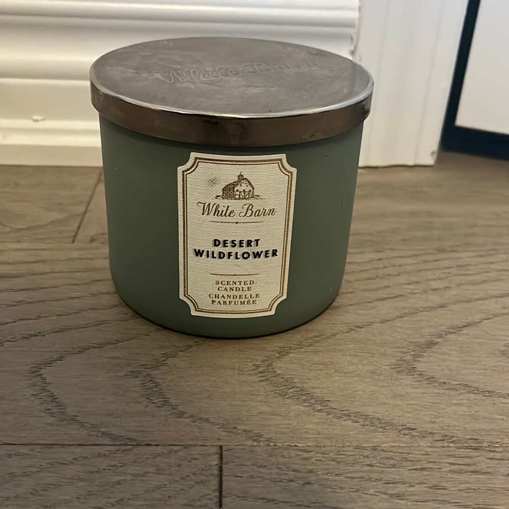Bath and body works white barn Desert Wildflower 3 wick candle